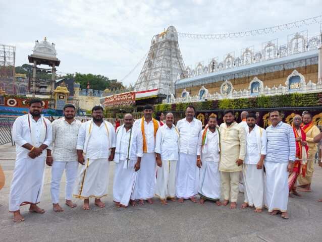తిరుమల తిరుపతి దేవస్థానం దర్శించిన కొండకల్ సర్పంచ్ శేఖర్ ఉపసర్పంచ్ సీతారాం రెడ్డితో కలిసి శ్రీవారి దర్శనం