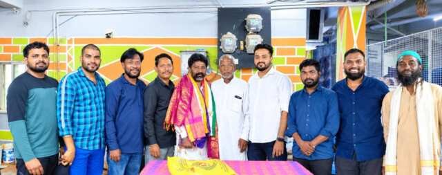 కూకట్‌పల్లి నియోజకవర్గం మైనారిటీ ఛైర్మన్‌గా నియమితులైన చున్ను పాషాకు జాతీయ మానవ హక్కుల న్యాయవాది శ్రీ మున్నా అభినందనలు తెలిపారు.